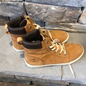 Womens Timberland boots. Size 10.